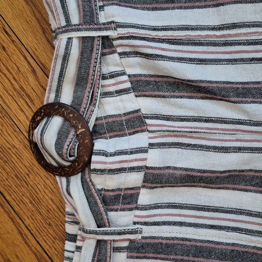 Soft striped linen blend capri pants, slit each leg & tulip hem sz medium belt - Picture 2 of 5